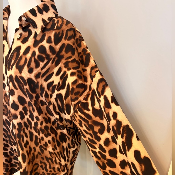 NWOT Acoa Oversized Leopard Button Up - Picture 3 of 5